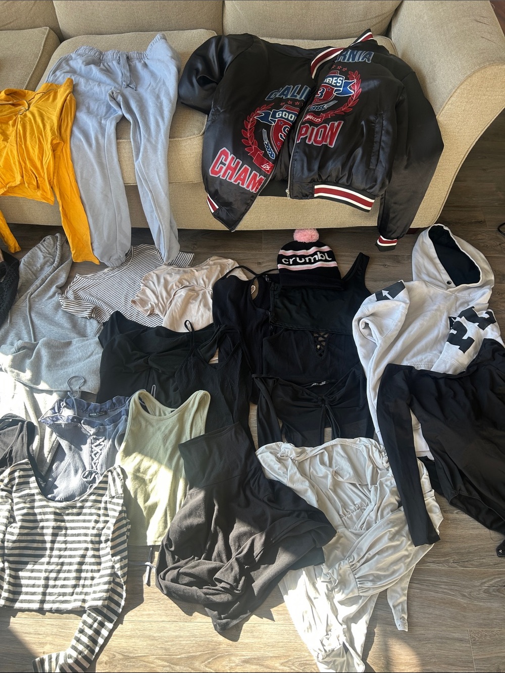 Fall essentials - Picture 3 of 4